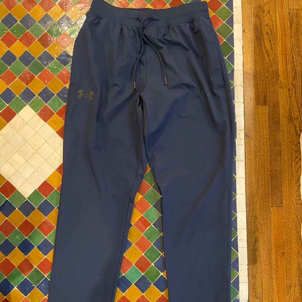 NWOT Under Armour casual pants
